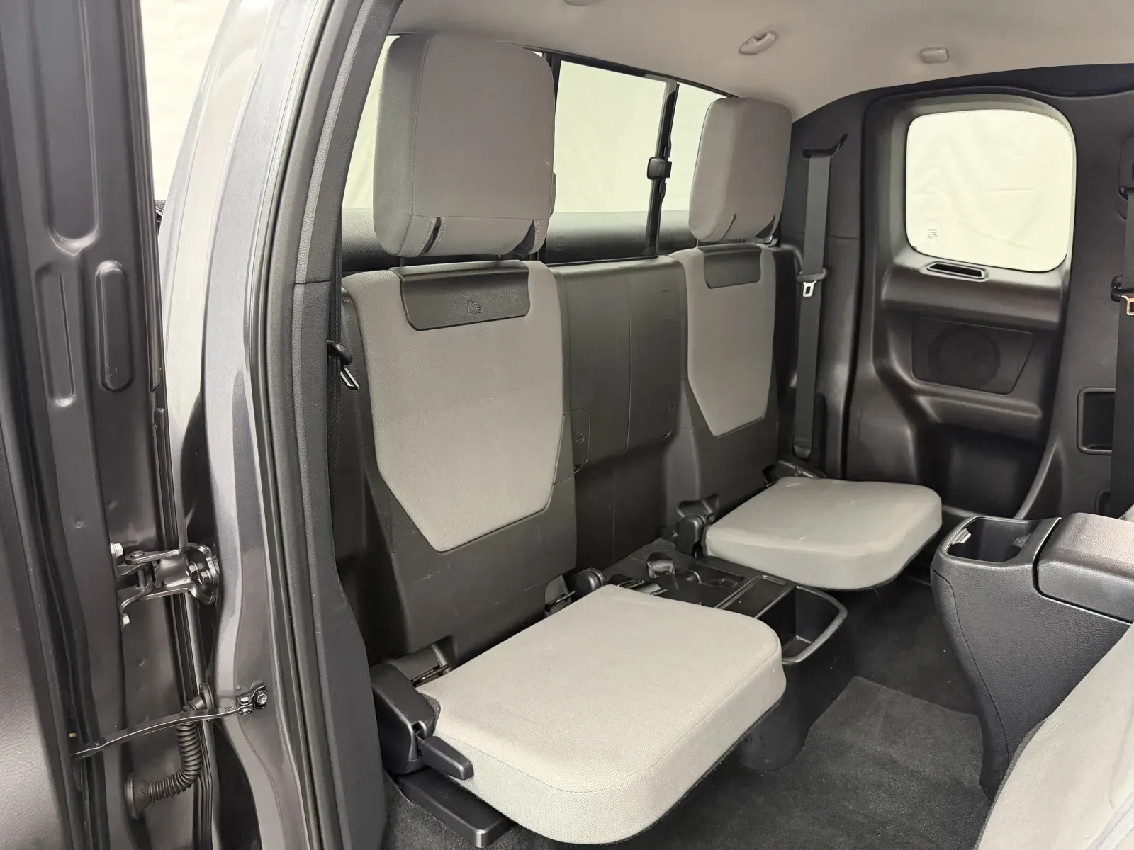 Toyota Tacoma photo 23