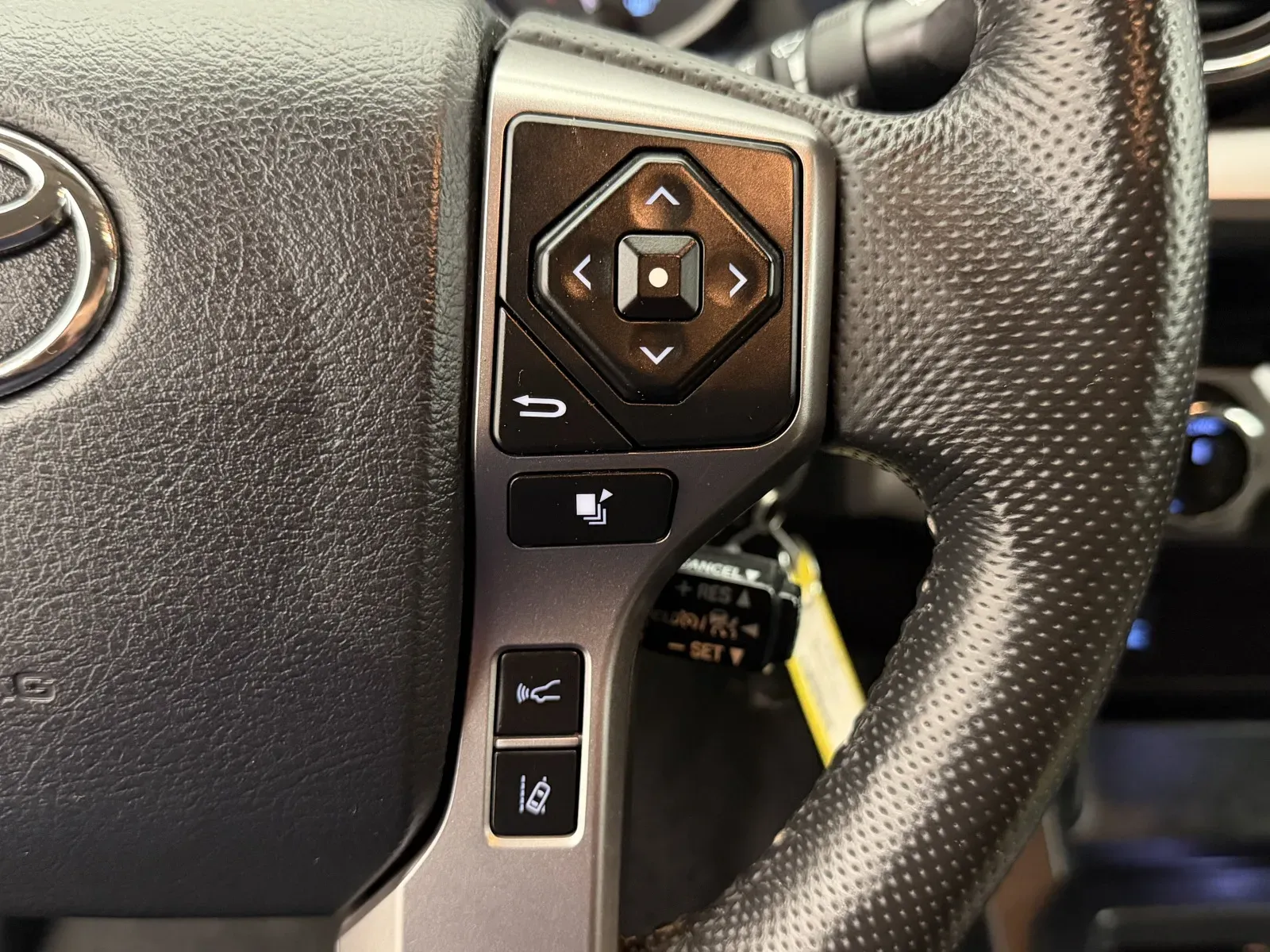 Toyota Tacoma photo 12
