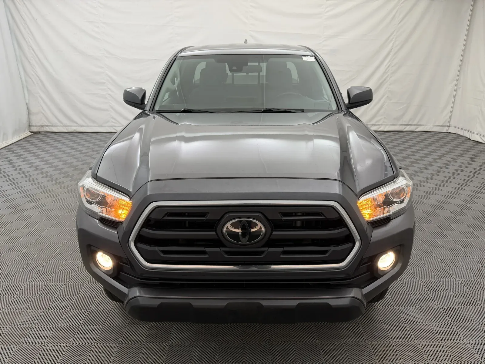 Toyota Tacoma photo 3