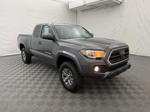 More photos of 2018 Toyota Tacoma SR5 at Autos of Chicago, IL