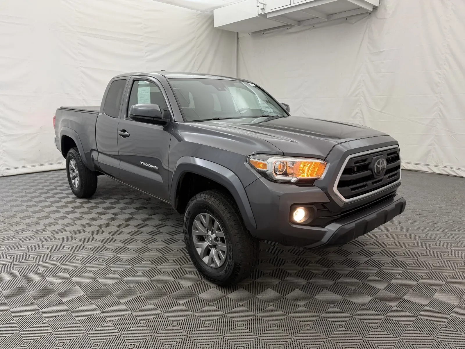 Toyota Tacoma photo 4