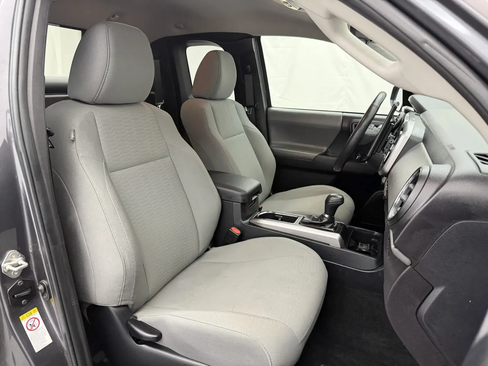 Toyota Tacoma photo 24
