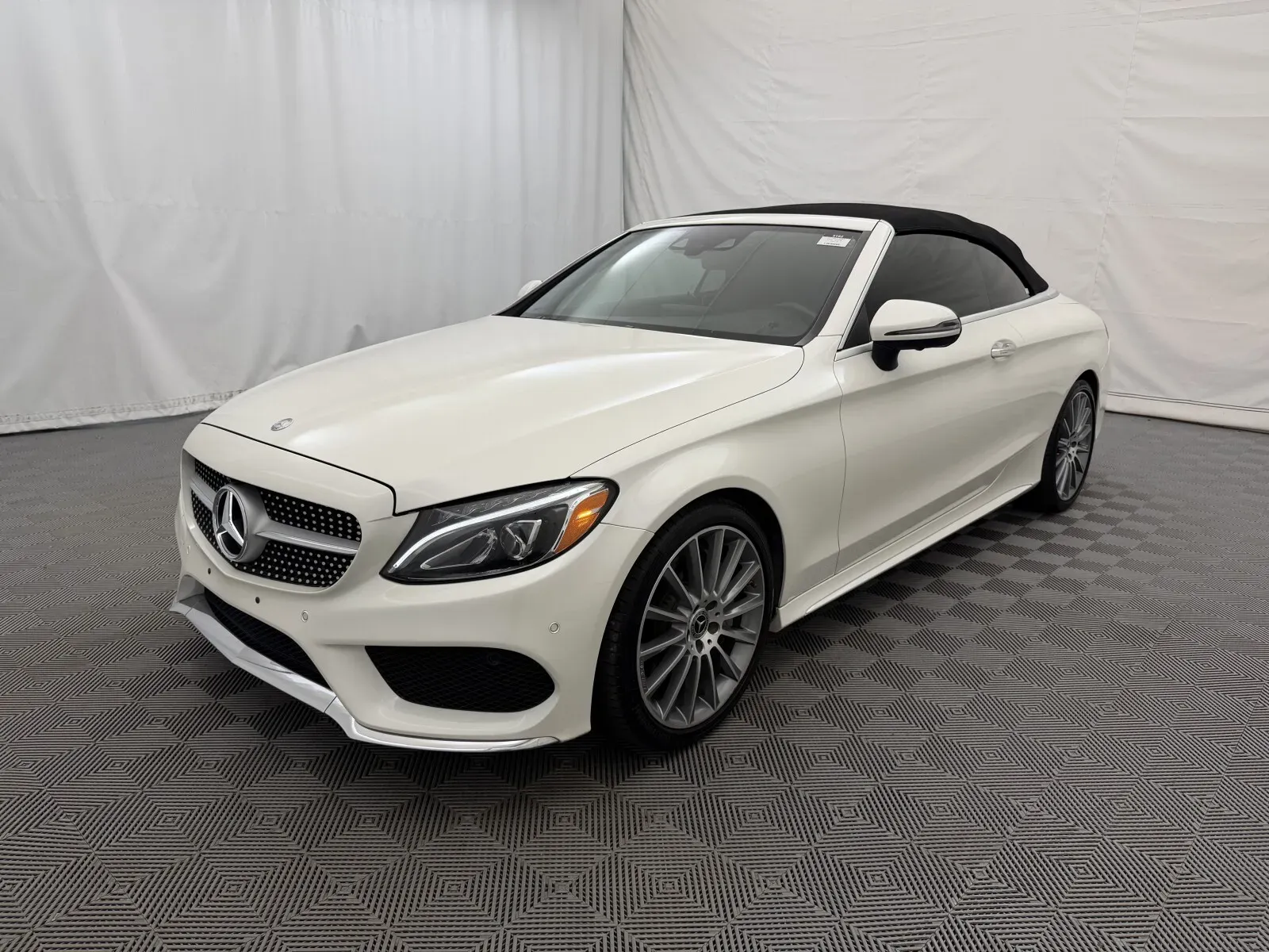 Mercedes-Benz C-Class photo 9
