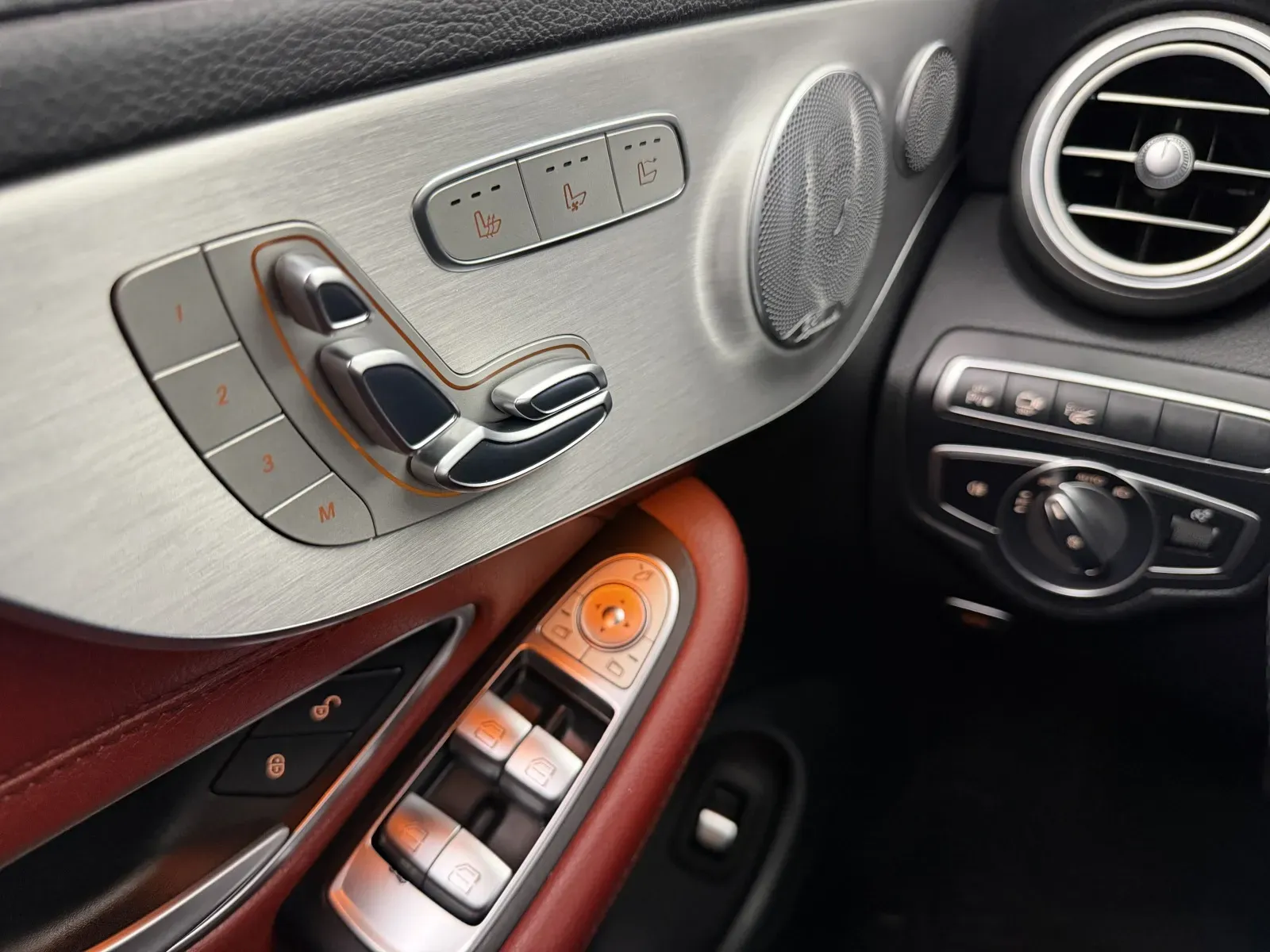 Mercedes-Benz C-Class photo 22