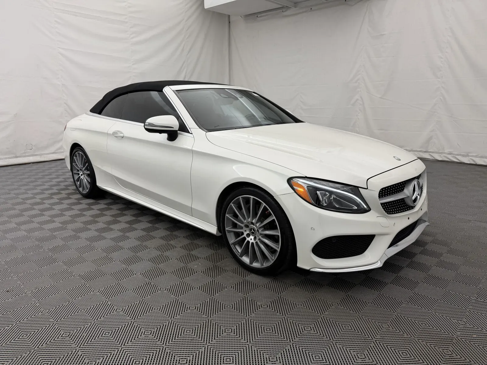 Mercedes-Benz C-Class photo 11