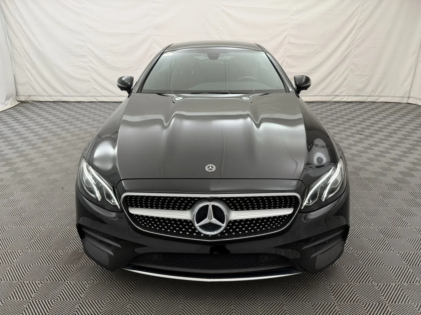 Mercedes-Benz E-Class photo 3