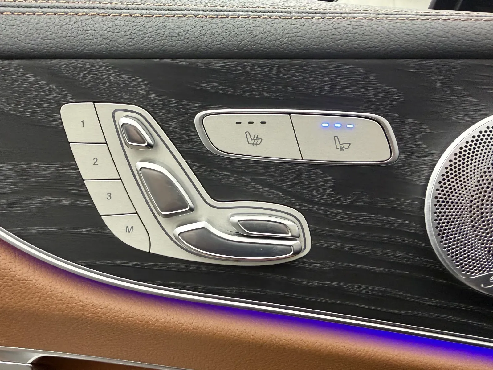 Mercedes-Benz E-Class photo 19