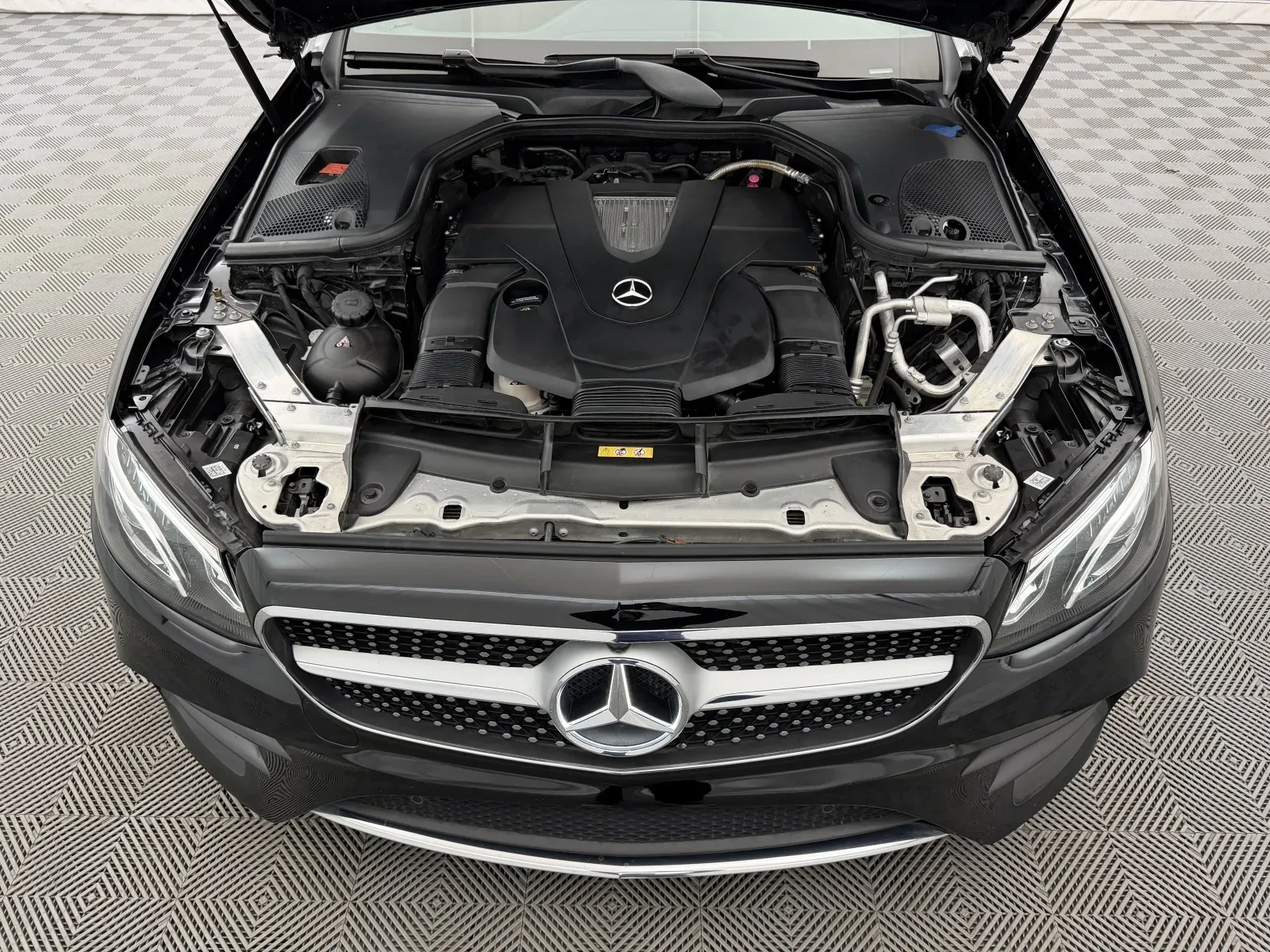 Mercedes-Benz E-Class photo 52