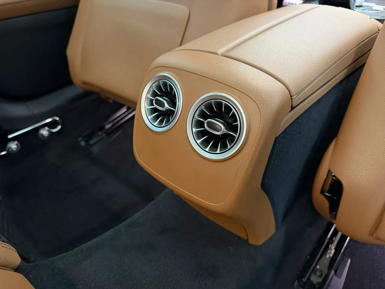 Mercedes-Benz E-Class photo 46