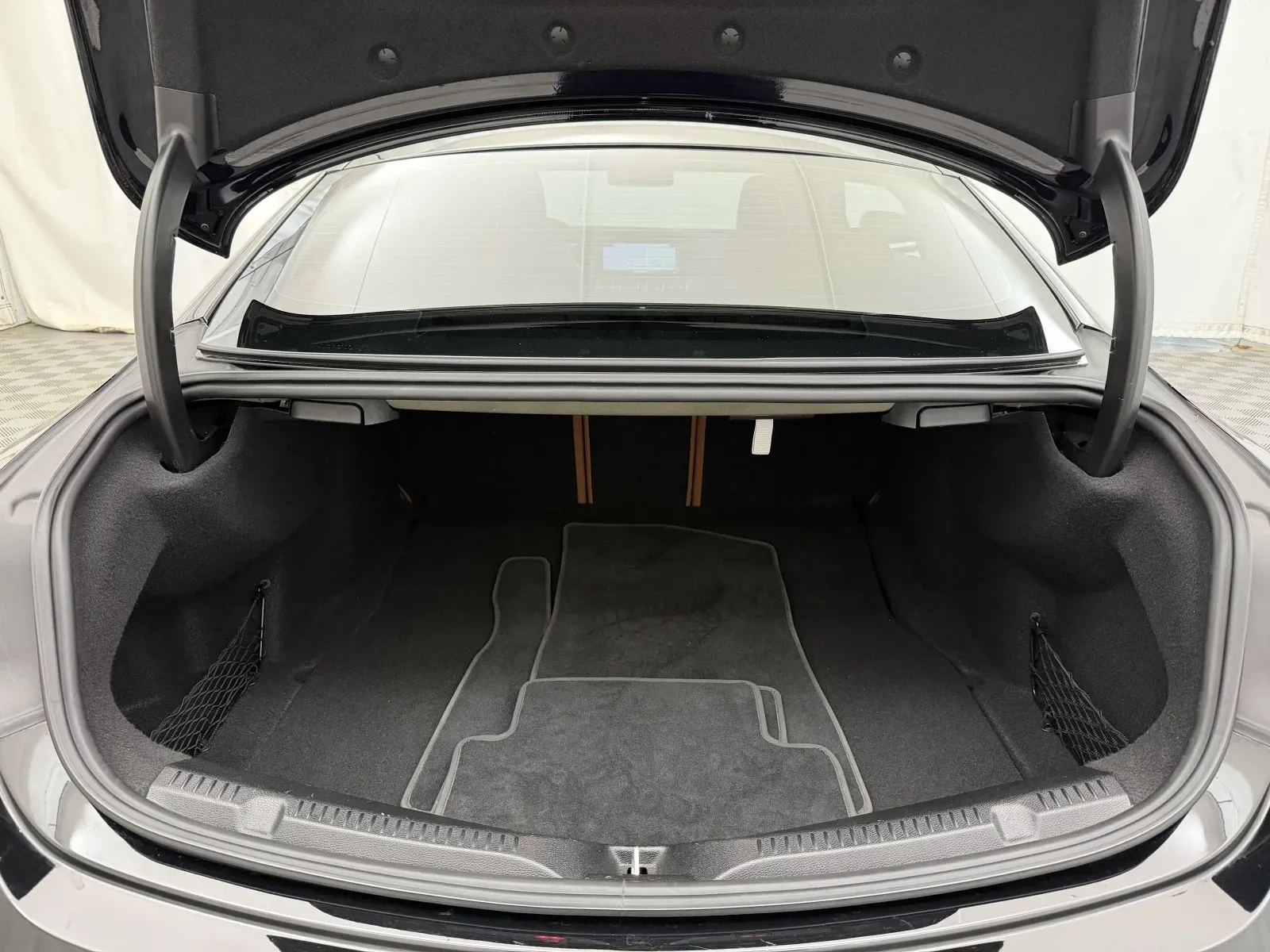 Mercedes-Benz E-Class photo 50