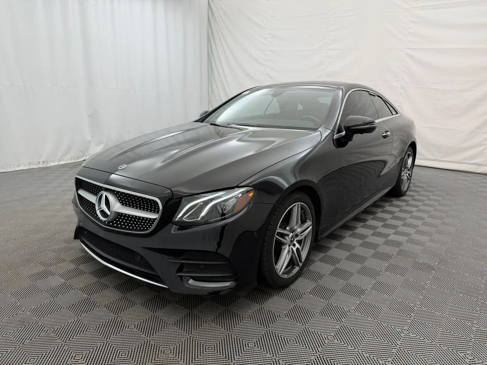 Mercedes-Benz E-Class photo 2