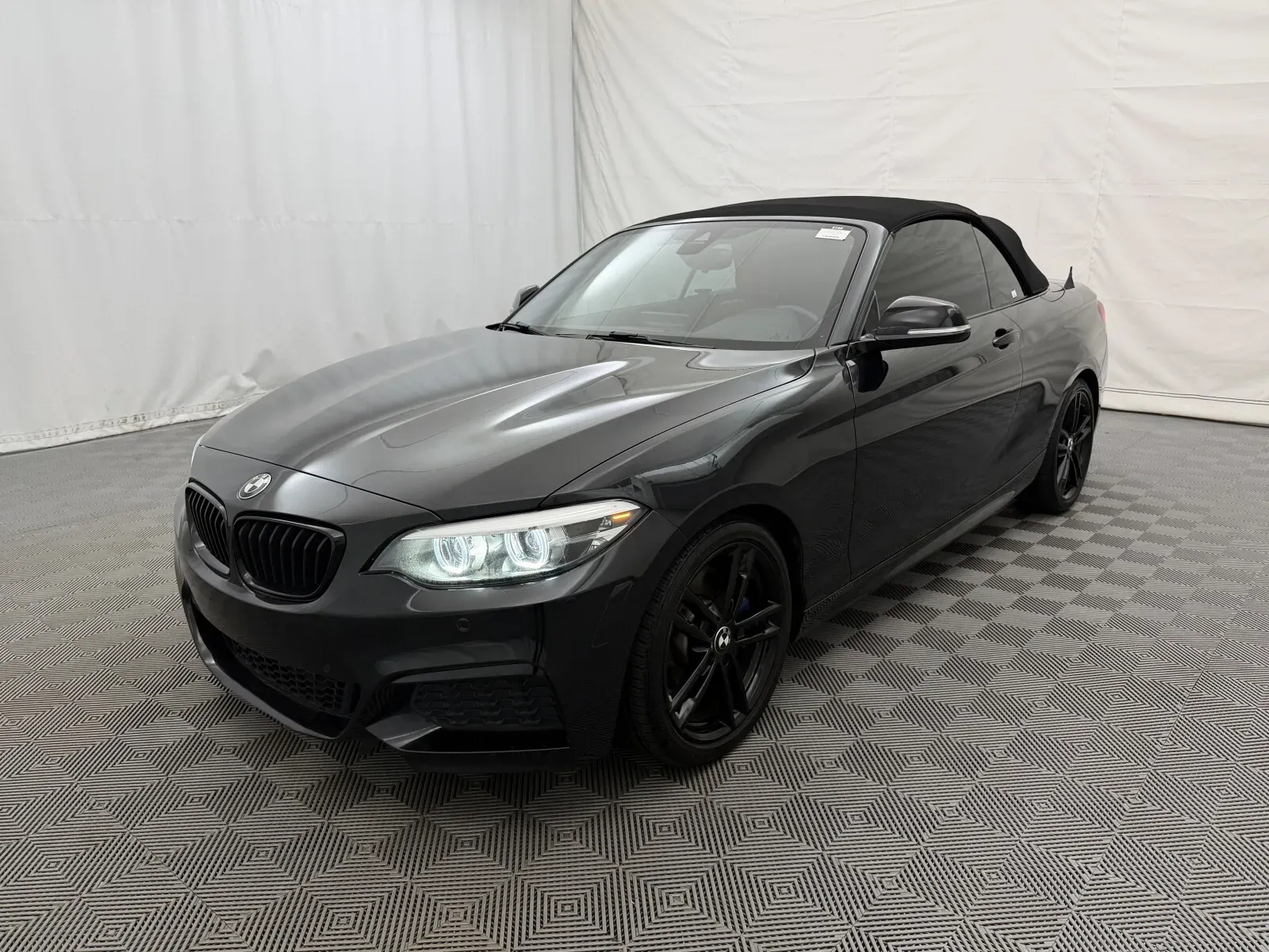 BMW 2 Series photo 2