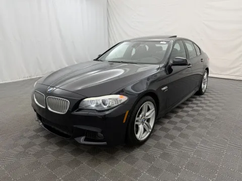 Photos of 2011 BMW 5 Series 550i xDrive for sale in Arlington Heights, IL at Autos of Chicago
