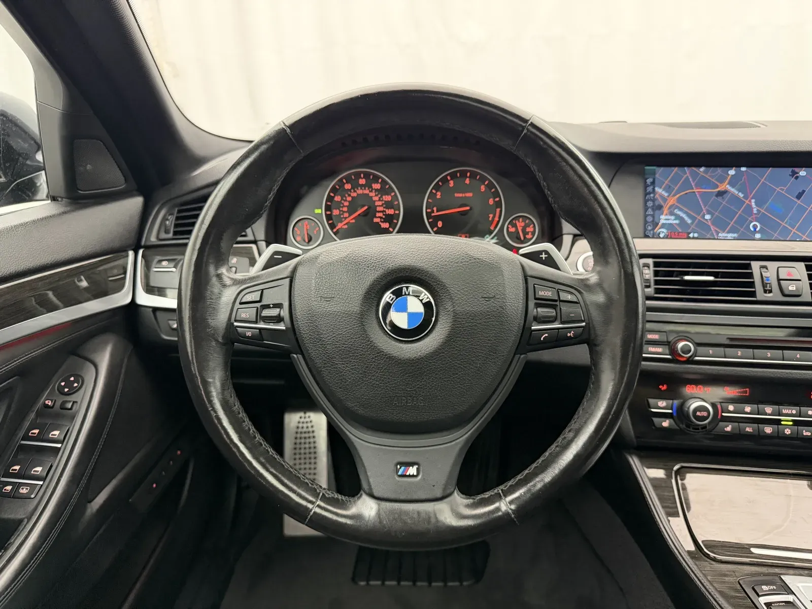 BMW 5 Series photo 12