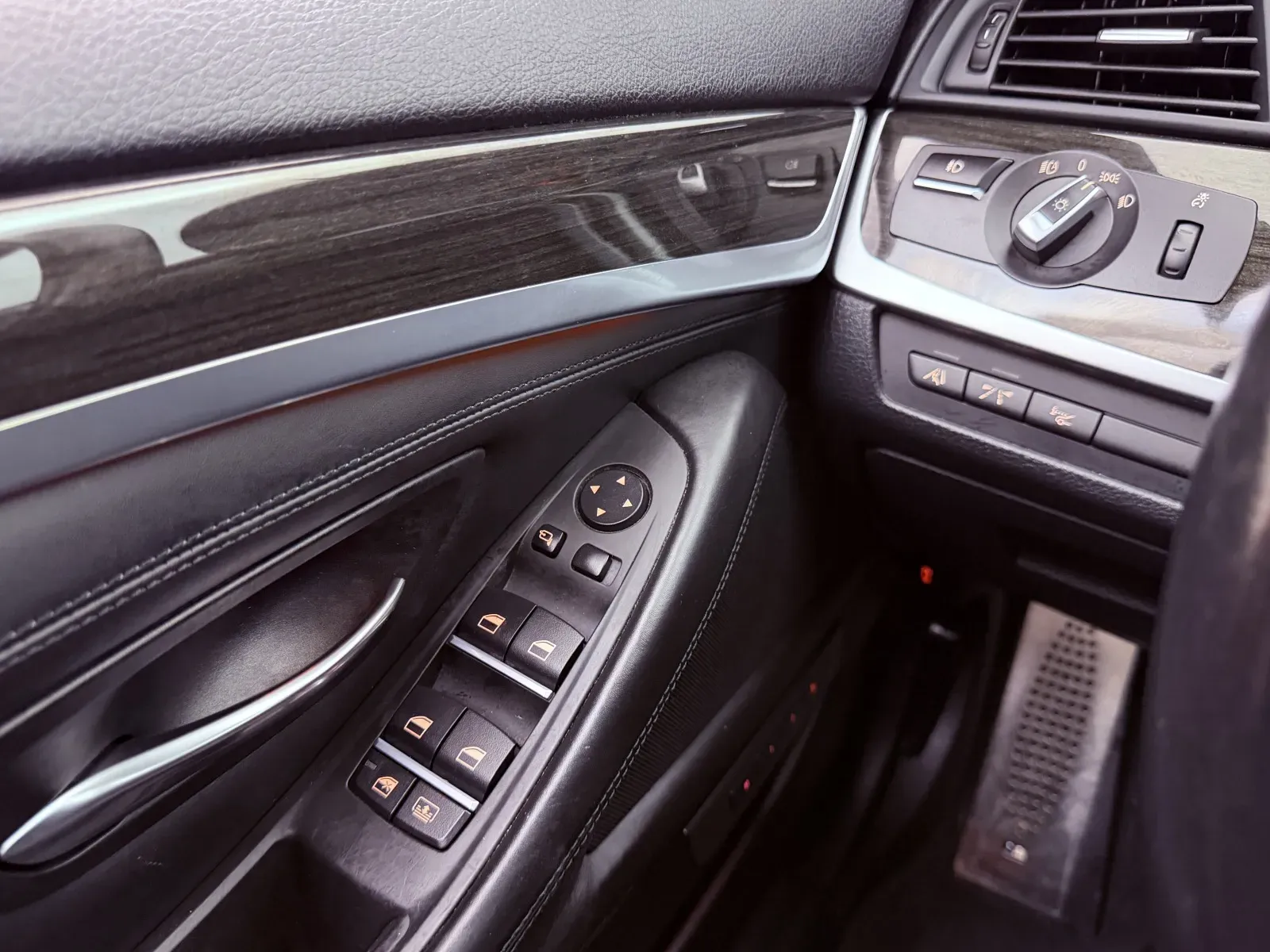 BMW 5 Series photo 14
