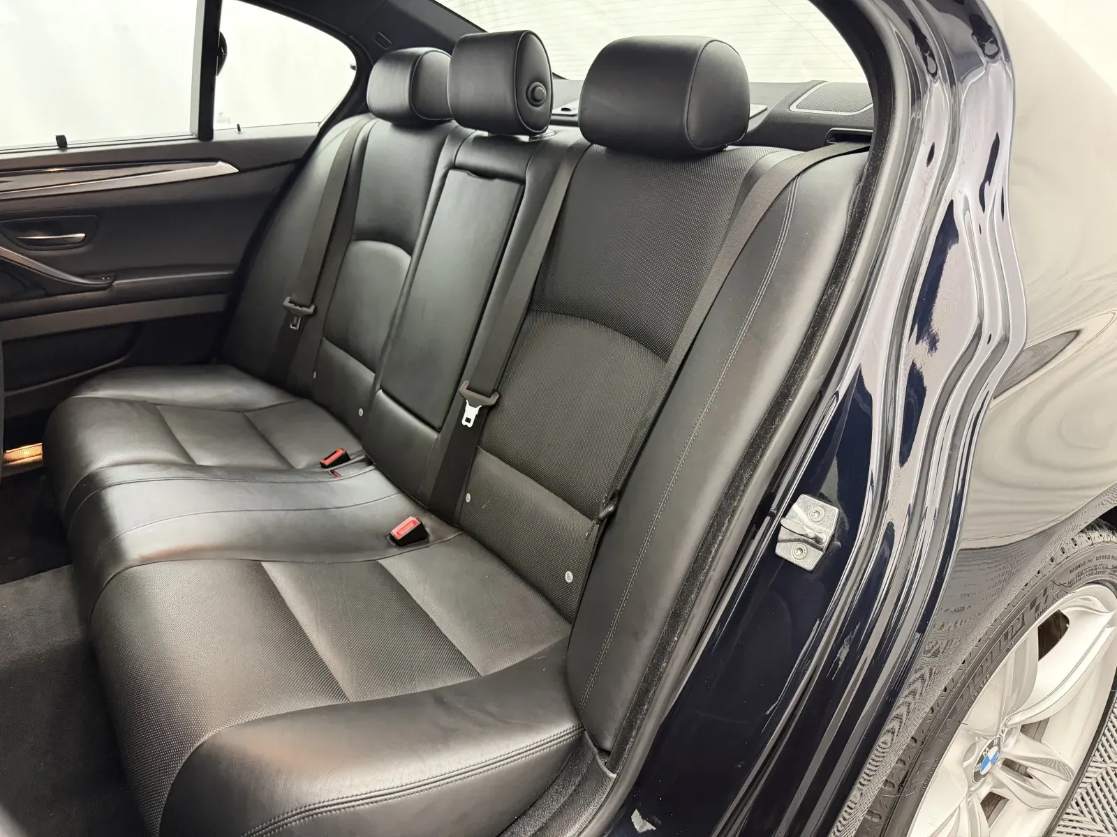 BMW 5 Series photo 31