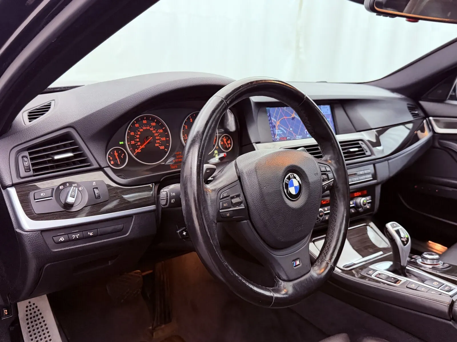 BMW 5 Series photo 9