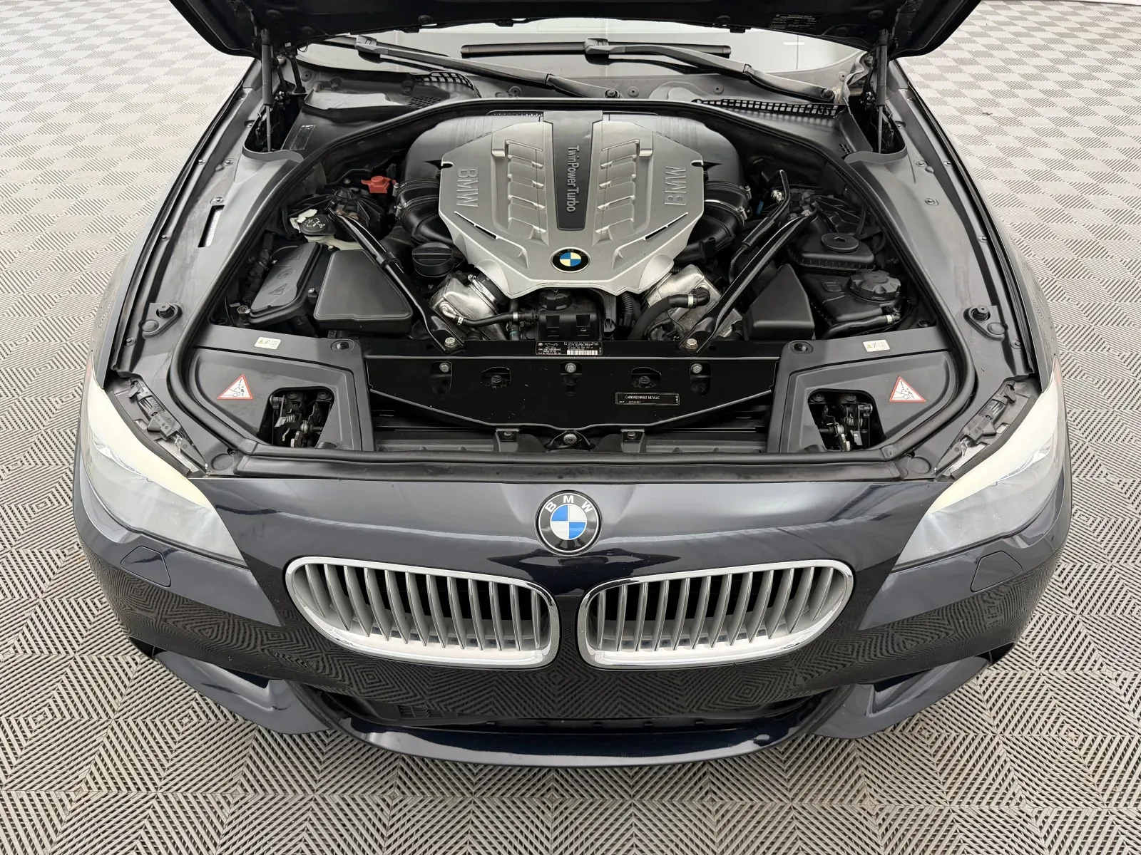 BMW 5 Series photo 37