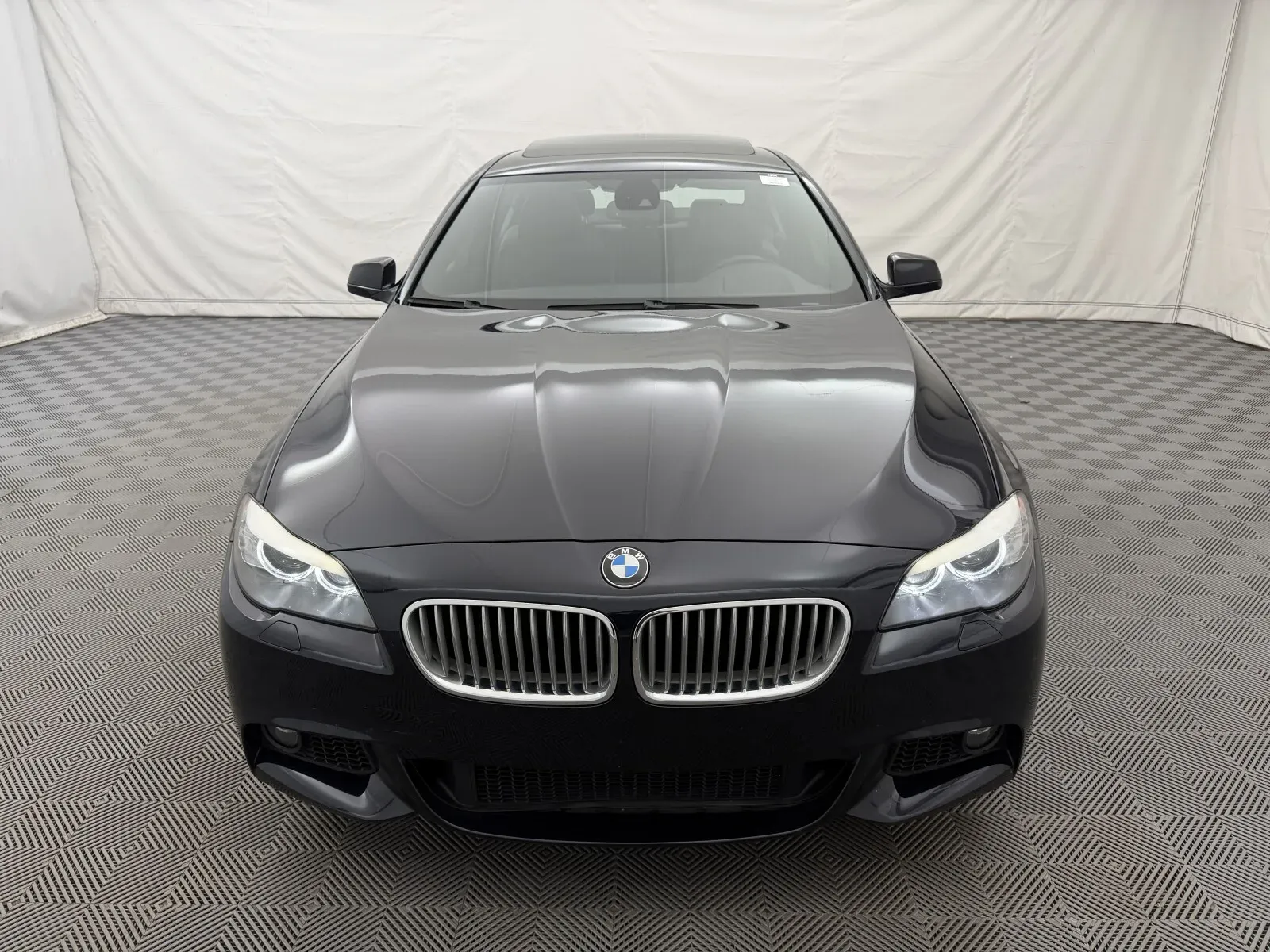 BMW 5 Series photo 3