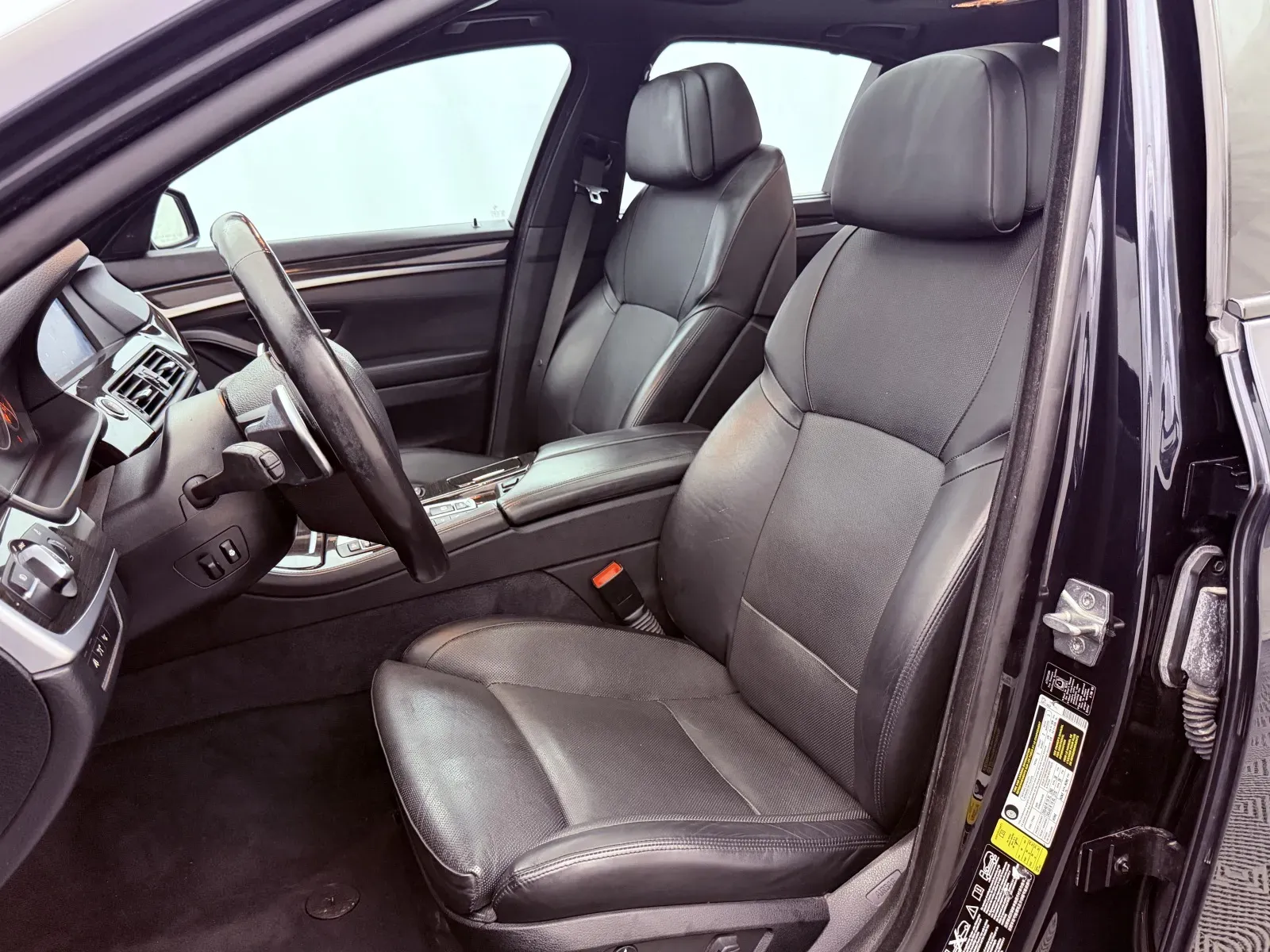 BMW 5 Series photo 11
