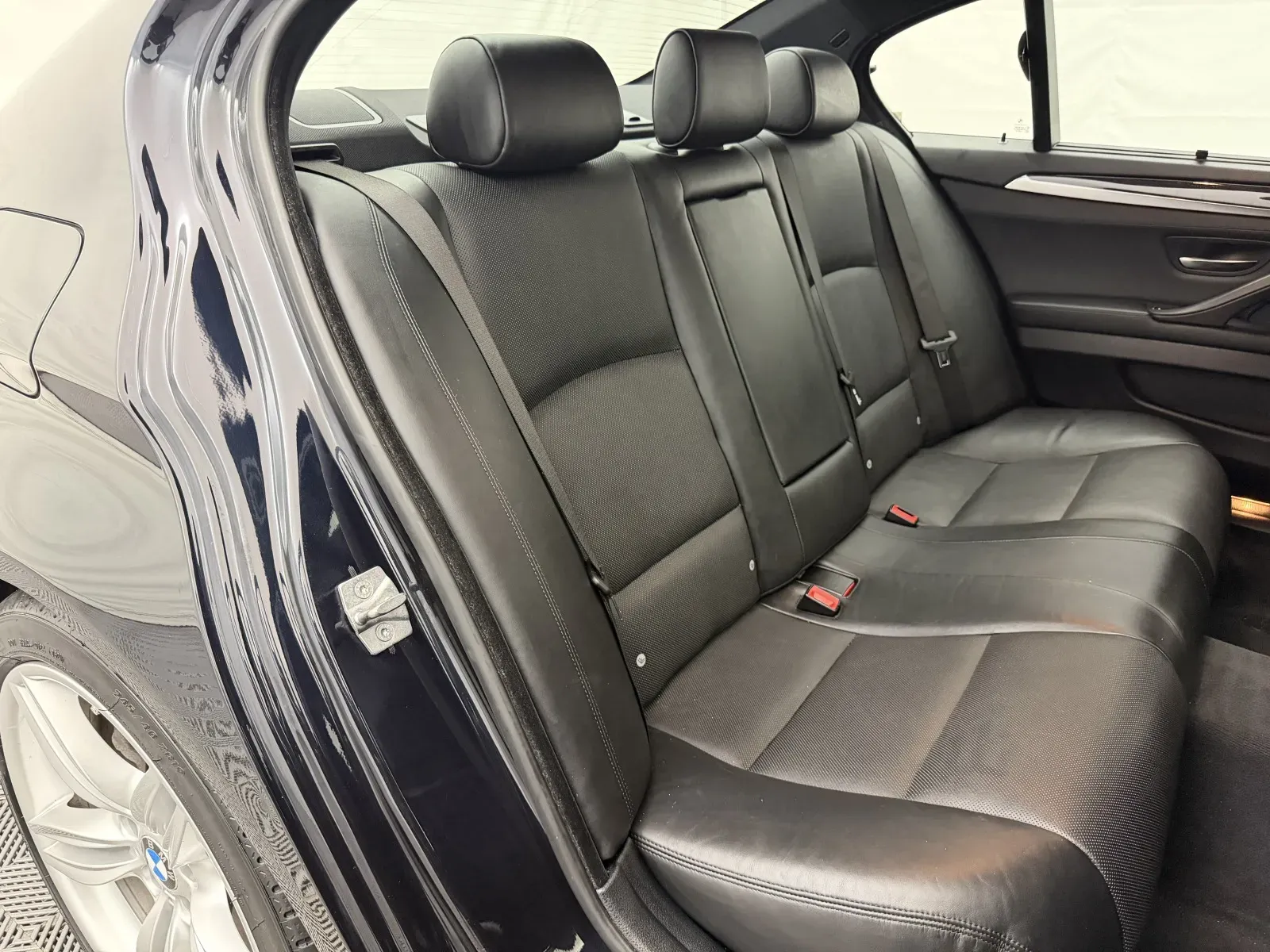 BMW 5 Series photo 33