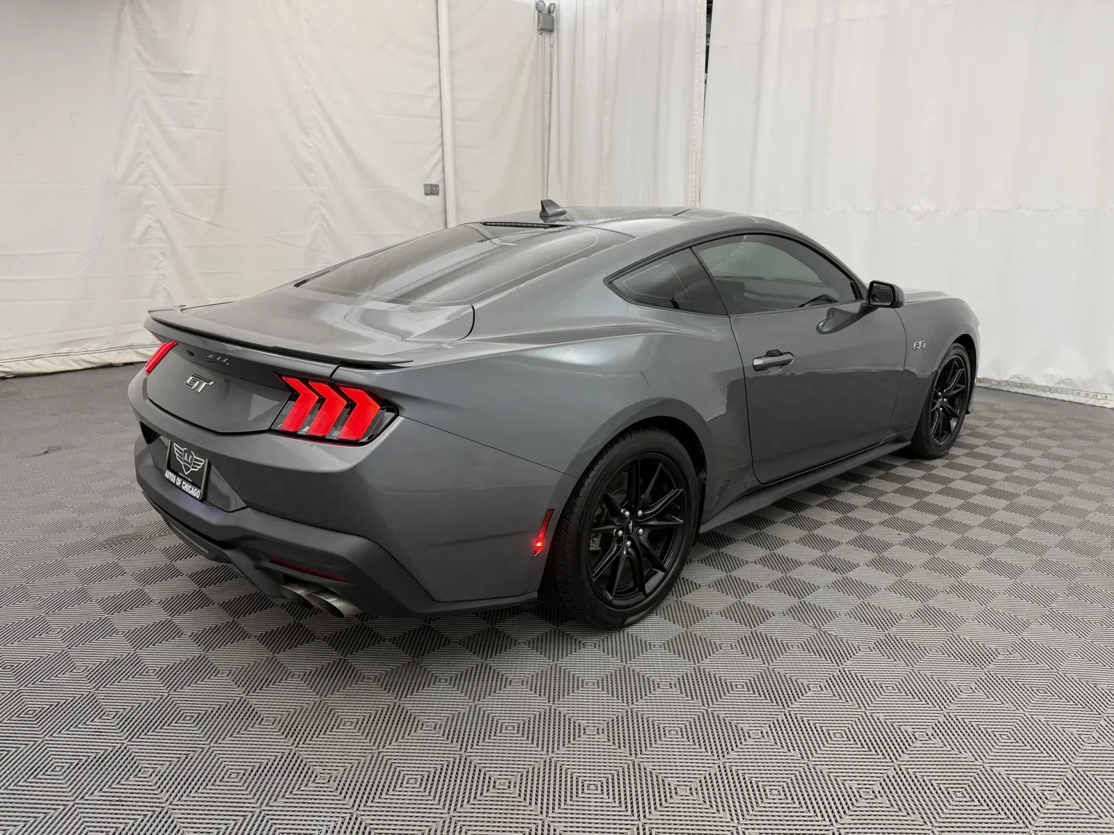 Ford Mustang photo 5