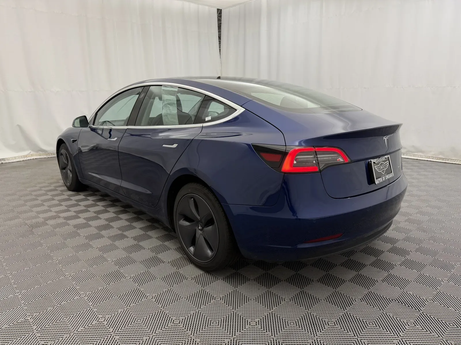 Tesla Model 3 photo 7