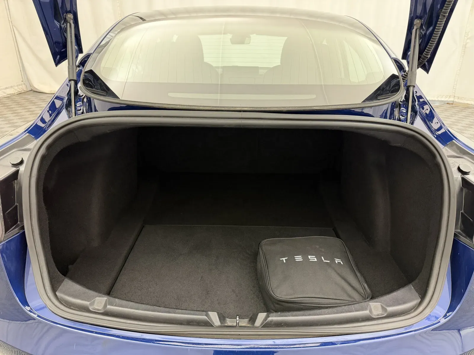 Tesla Model 3 photo 35
