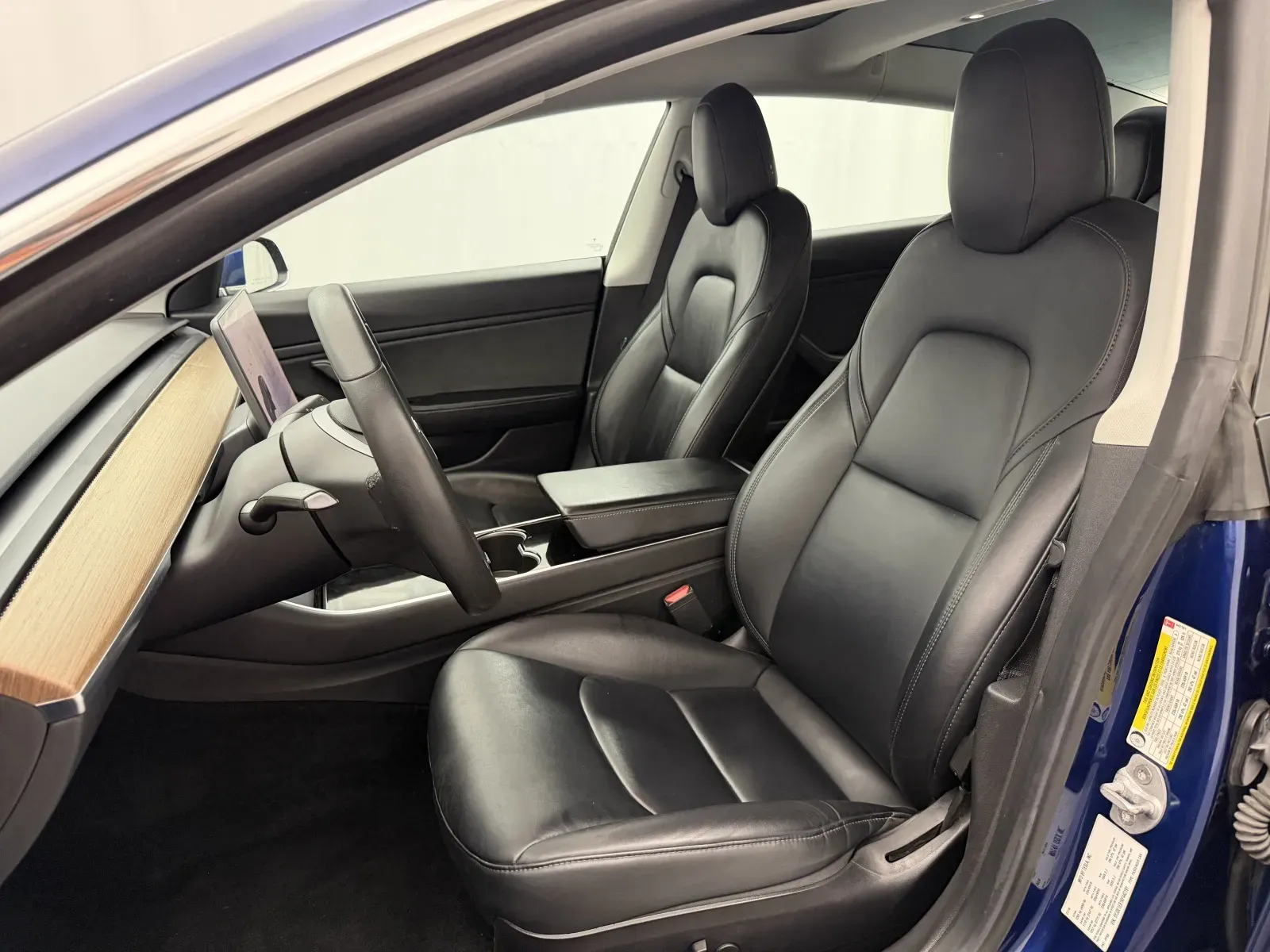 Tesla Model 3 photo 11