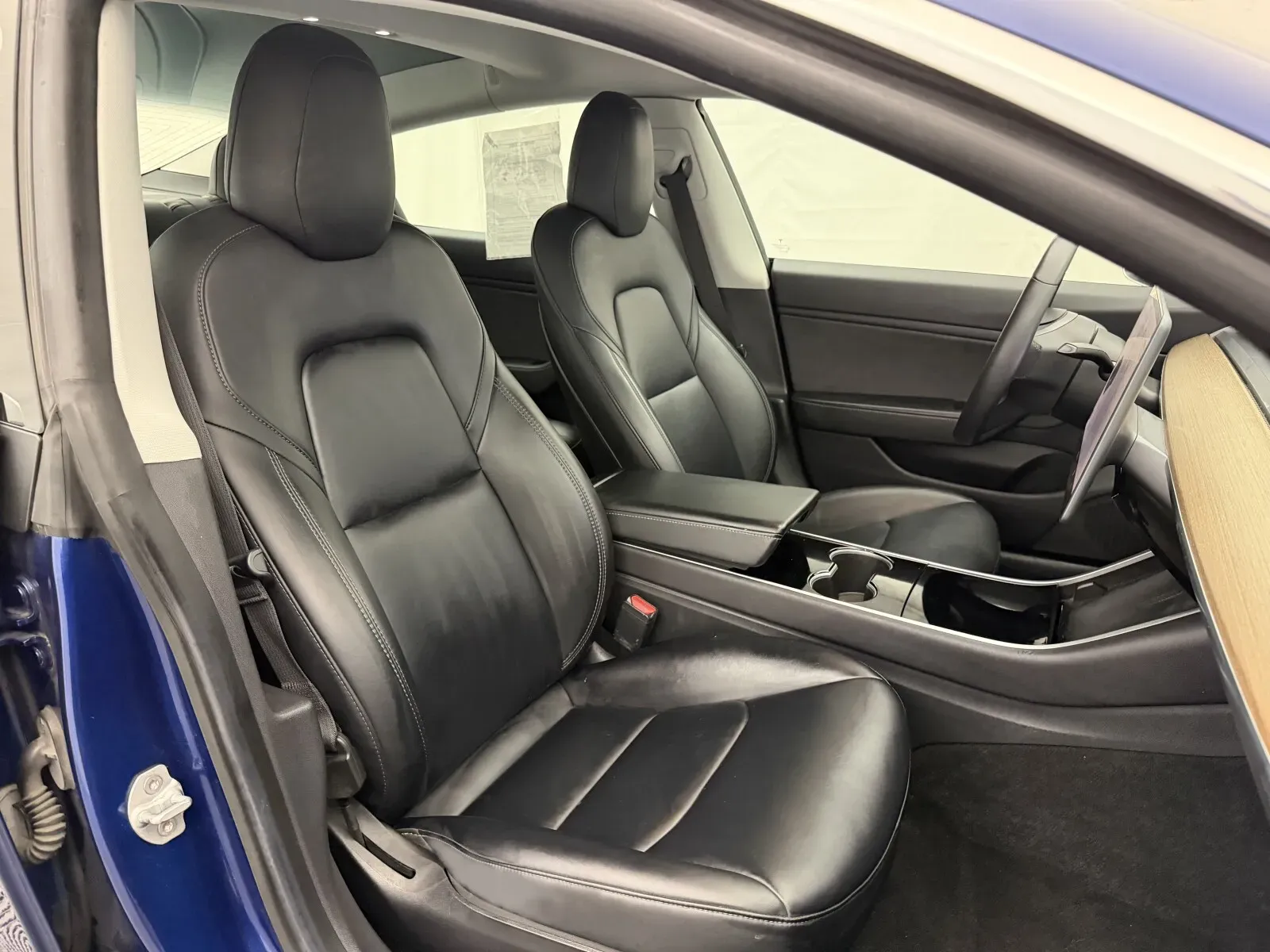Tesla Model 3 photo 34
