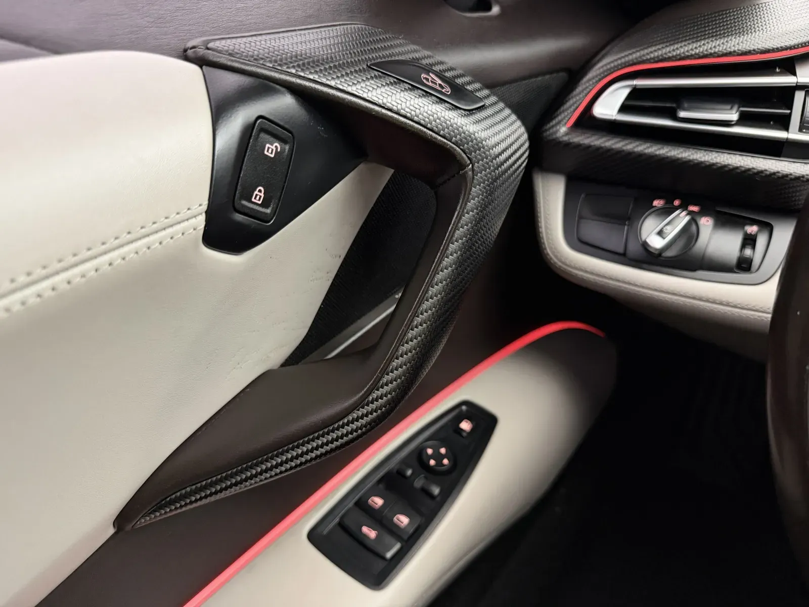 BMW i8 photo 17