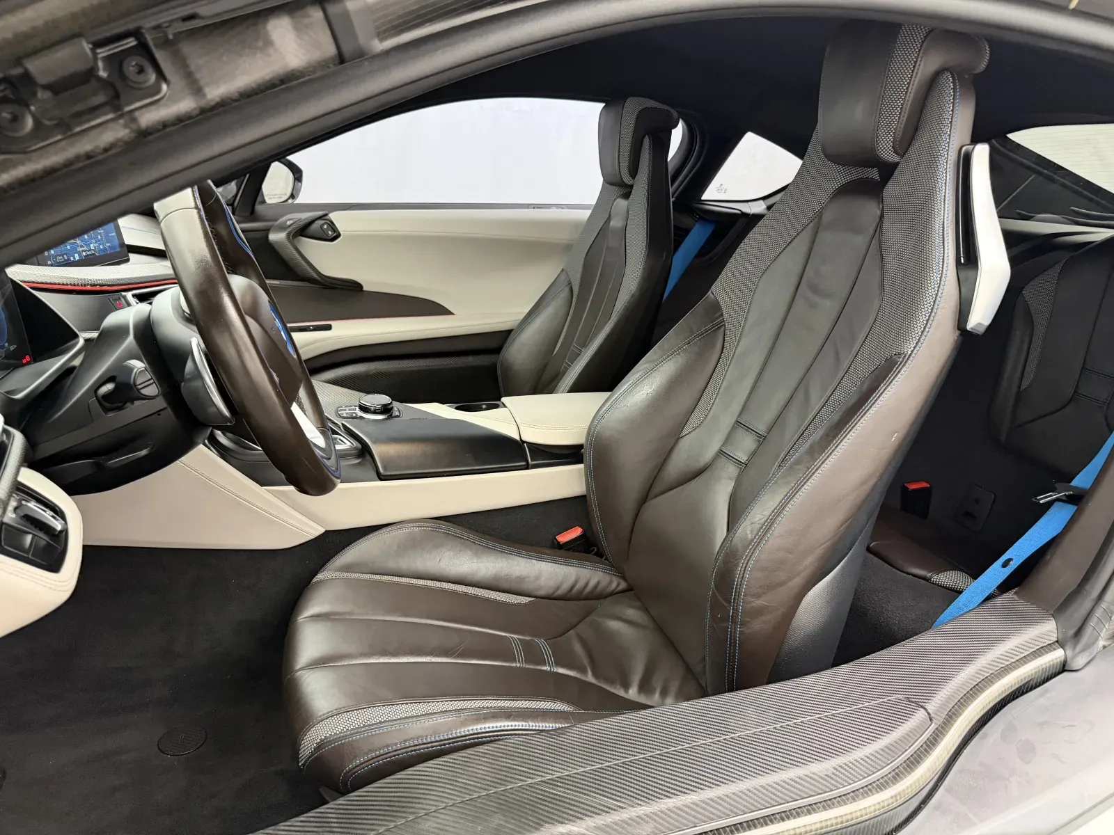 BMW i8 photo 12
