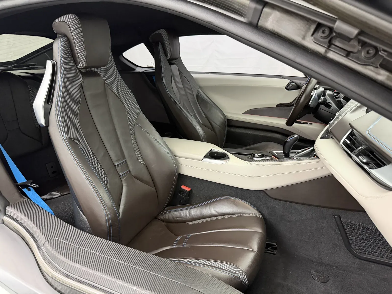 BMW i8 photo 29