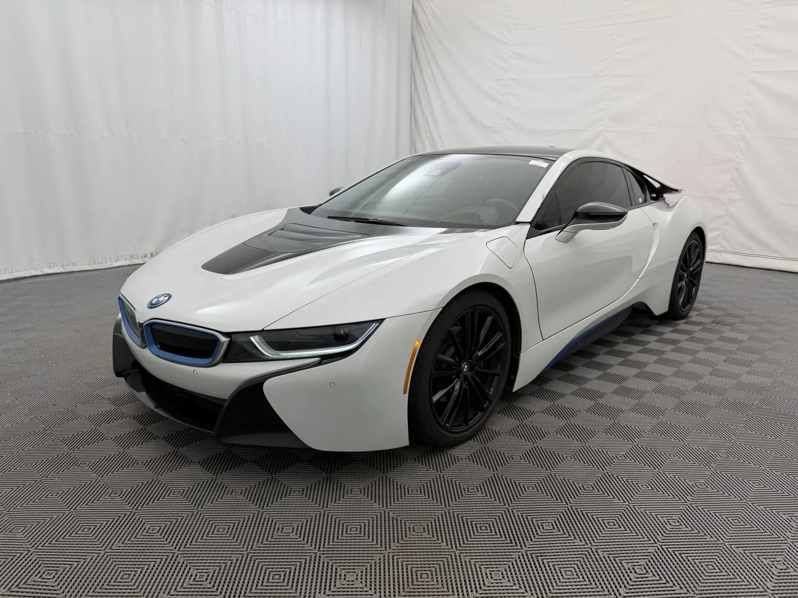 BMW i8 photo 2