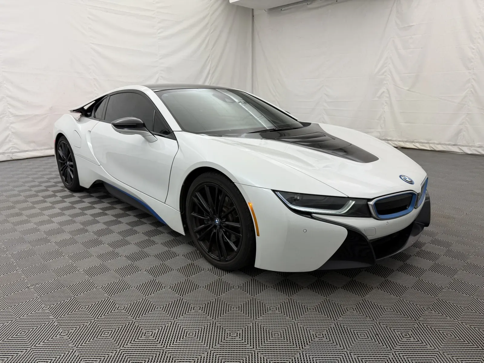 BMW i8 photo 5