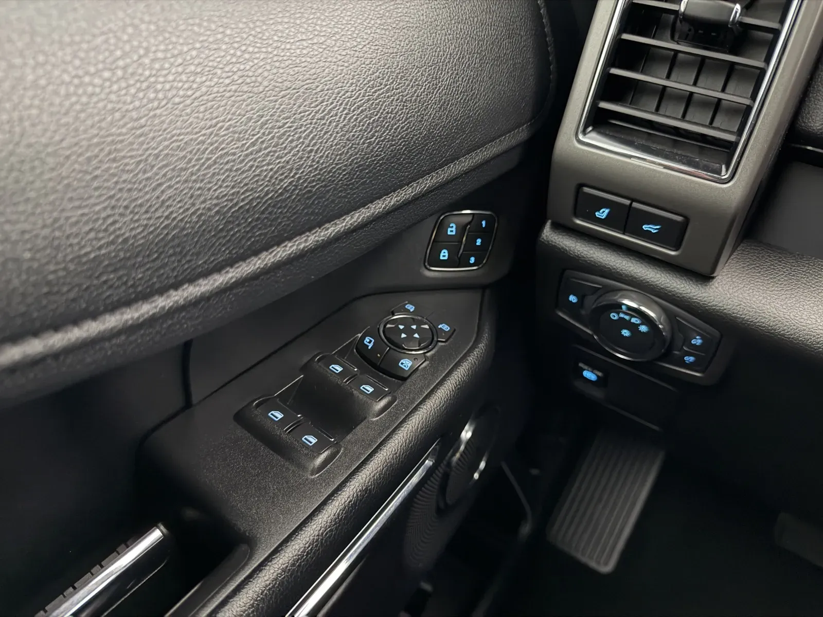 Ford Expedition photo 17