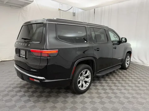 More photos of 2022 Jeep Wagoneer Series II at Autos of Chicago, IL