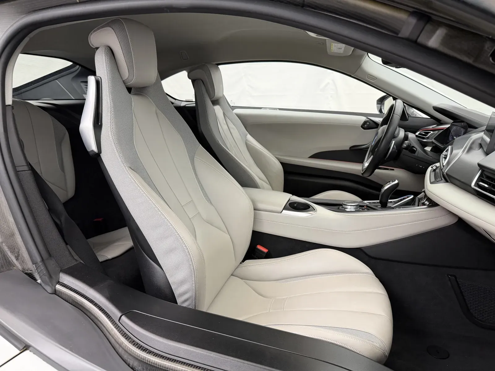 BMW i8 photo 28