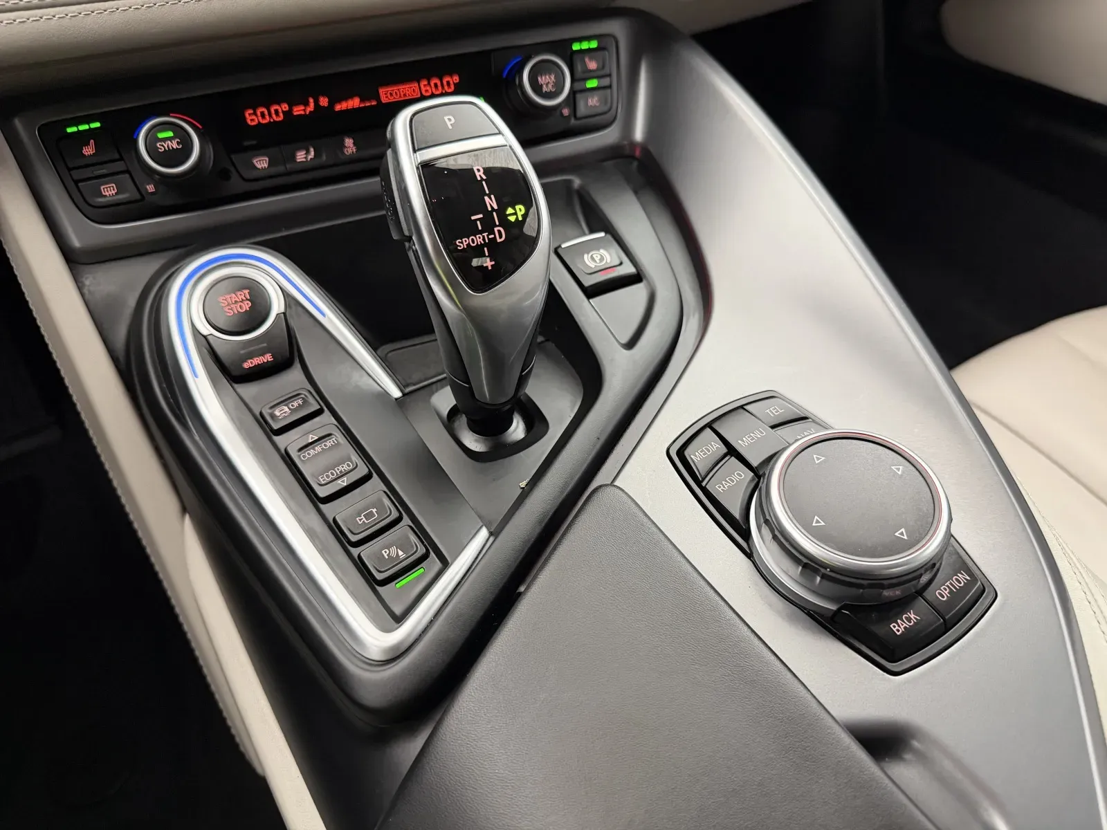 BMW i8 photo 24