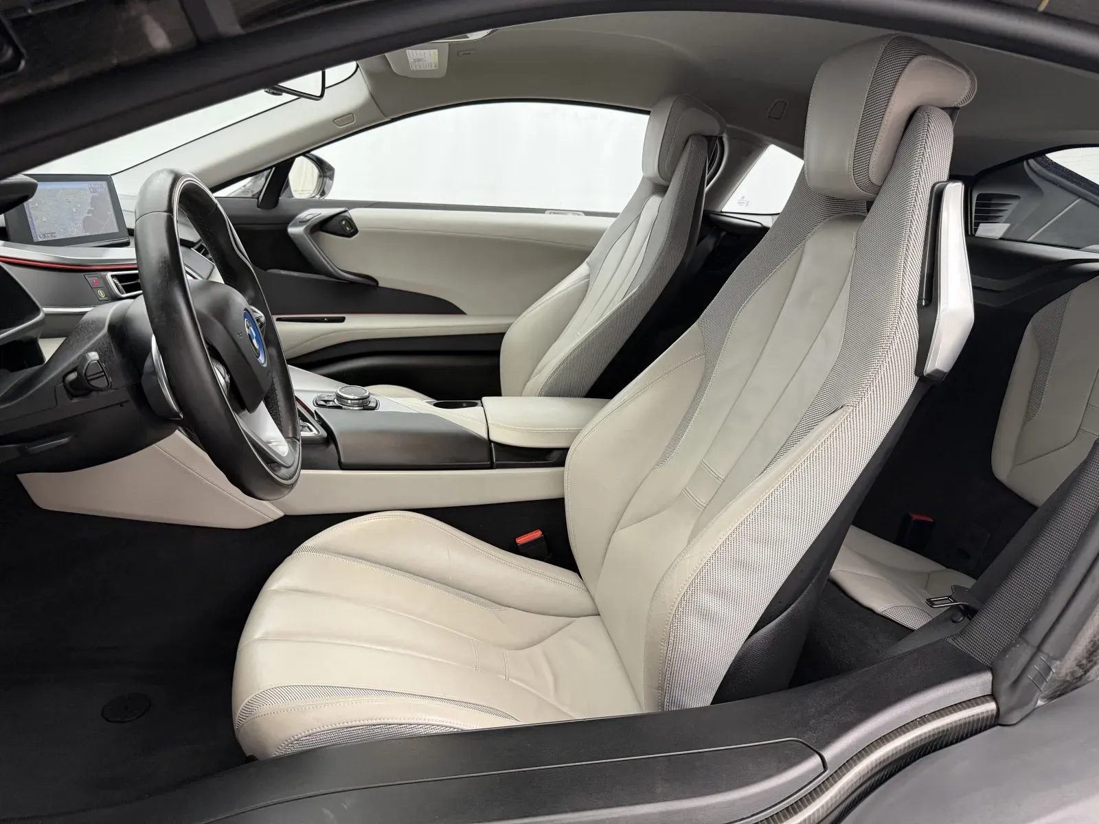 BMW i8 photo 11
