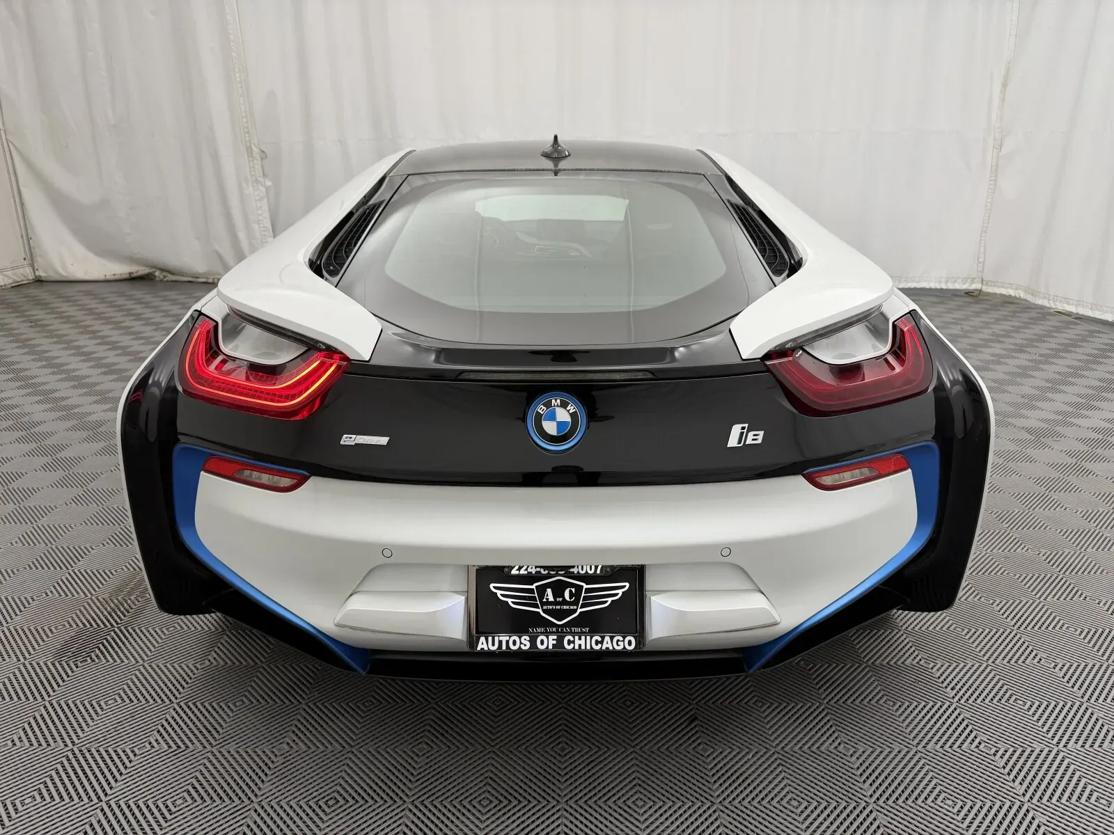 BMW i8 photo 7
