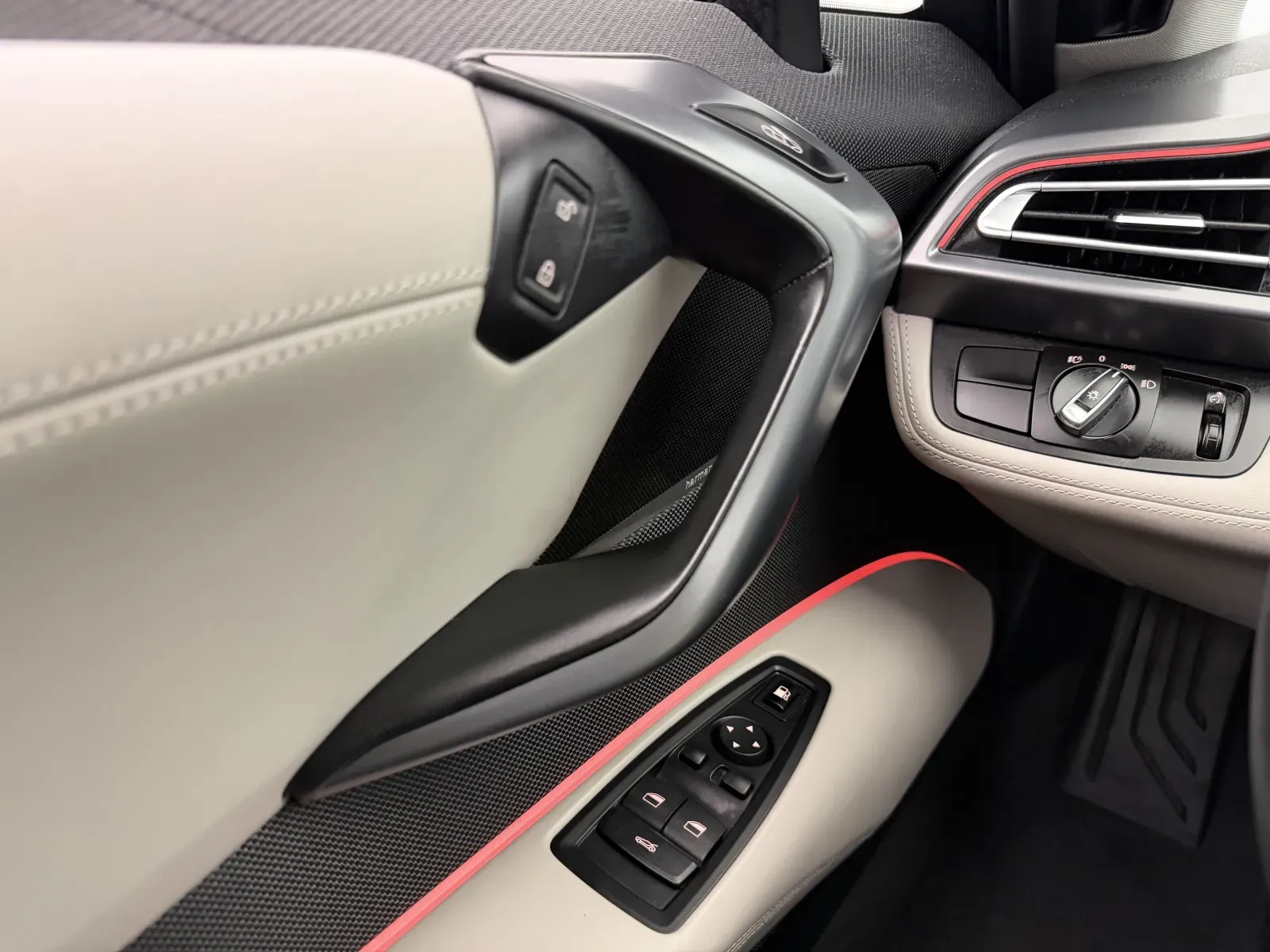 BMW i8 photo 14