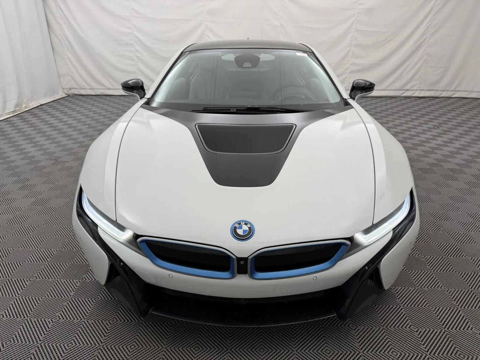 BMW i8 photo 3