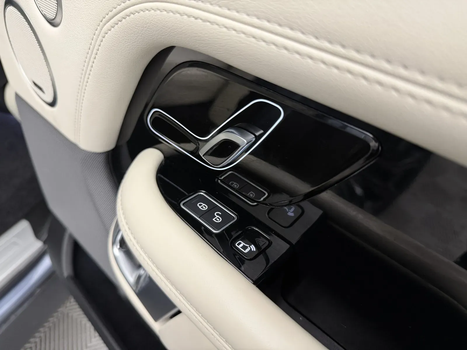 Land Rover Range Rover photo 43