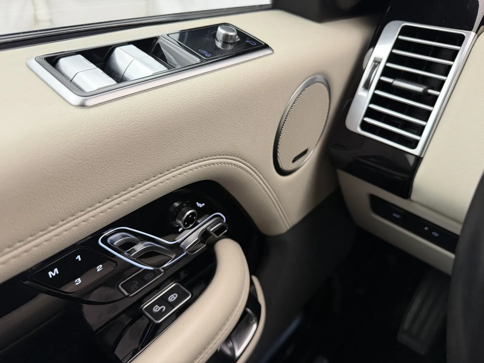Land Rover Range Rover photo 19