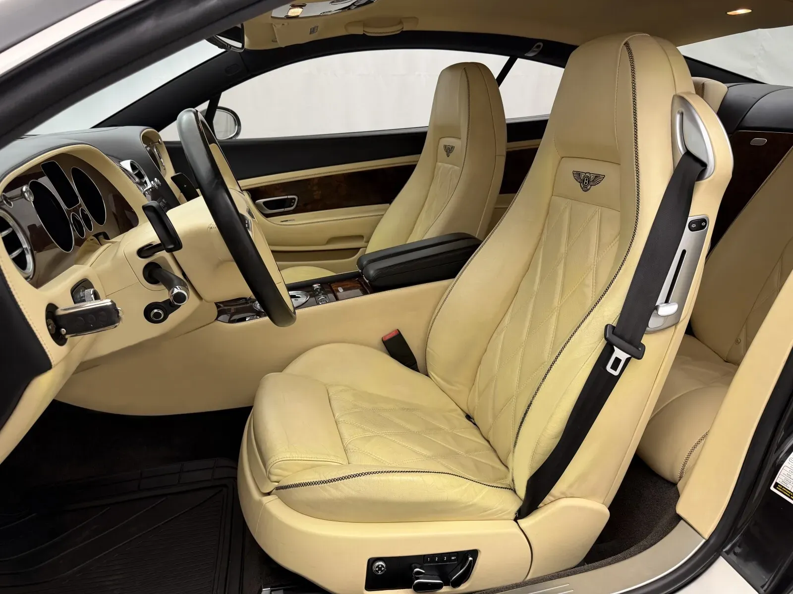 Bentley Continental photo 11