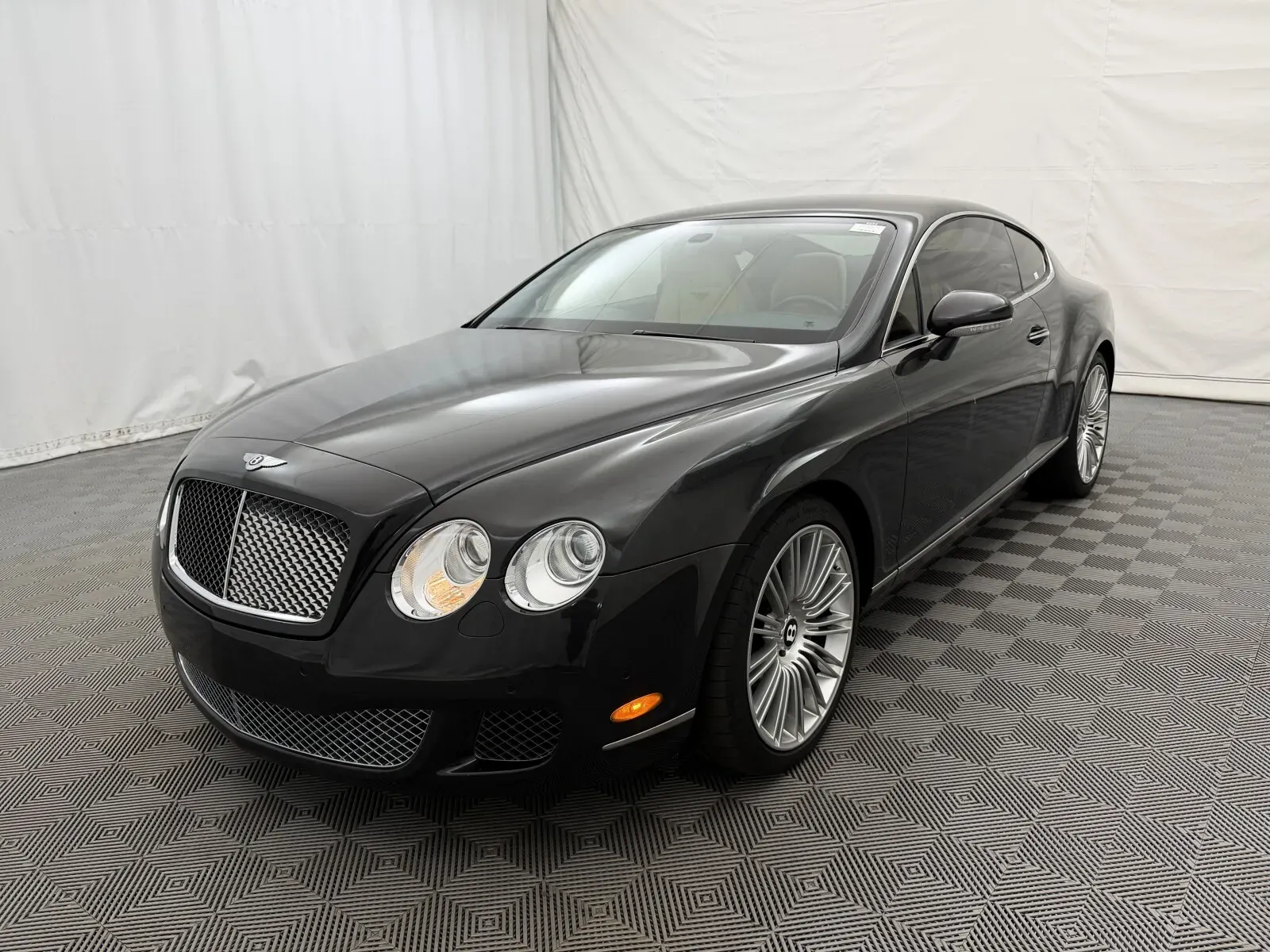 Bentley Continental photo 2