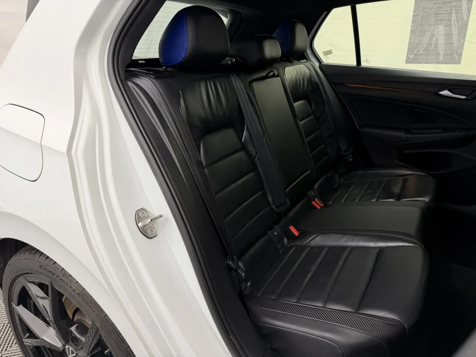 Volkswagen Golf R photo 33