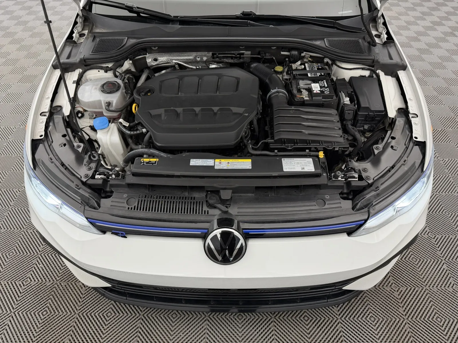 Volkswagen Golf R photo 36