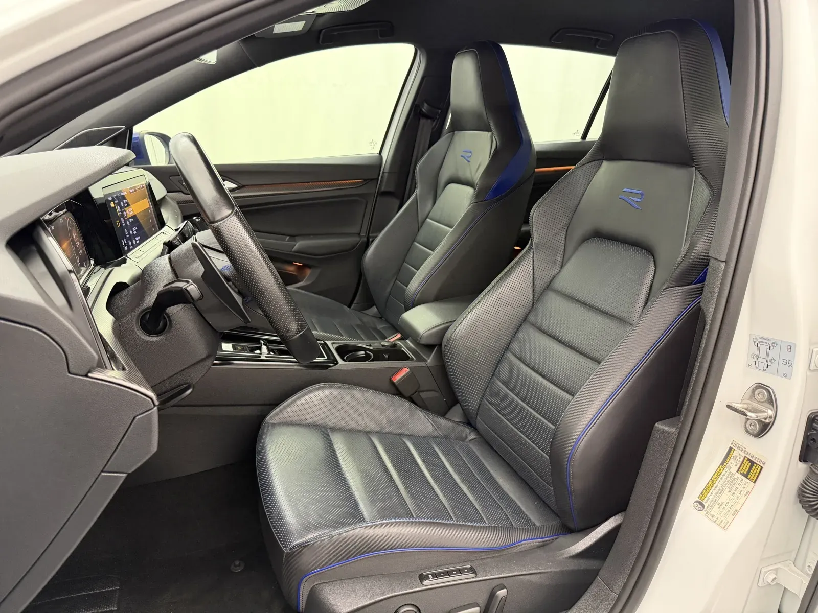 Volkswagen Golf R photo 10